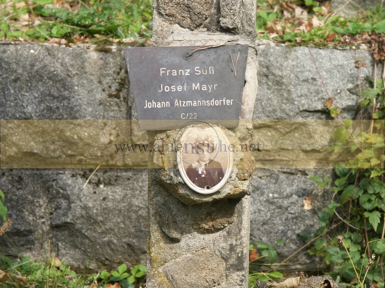 Linz Soldatenfriedhof C22 Süß Franz Mayr Josef Atzmannsdorfer Johann.JPG