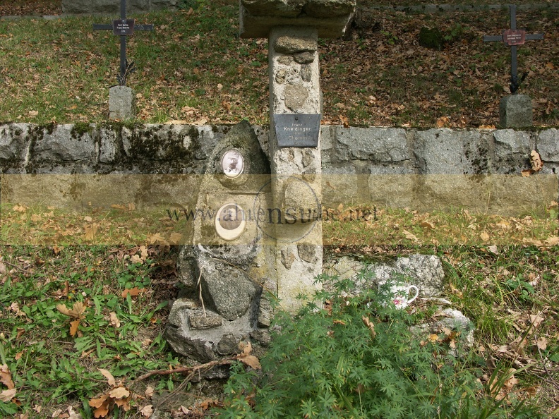 Linz Soldatenfriedhof C25 Kneidinger Franz Chromin Hren.JPG